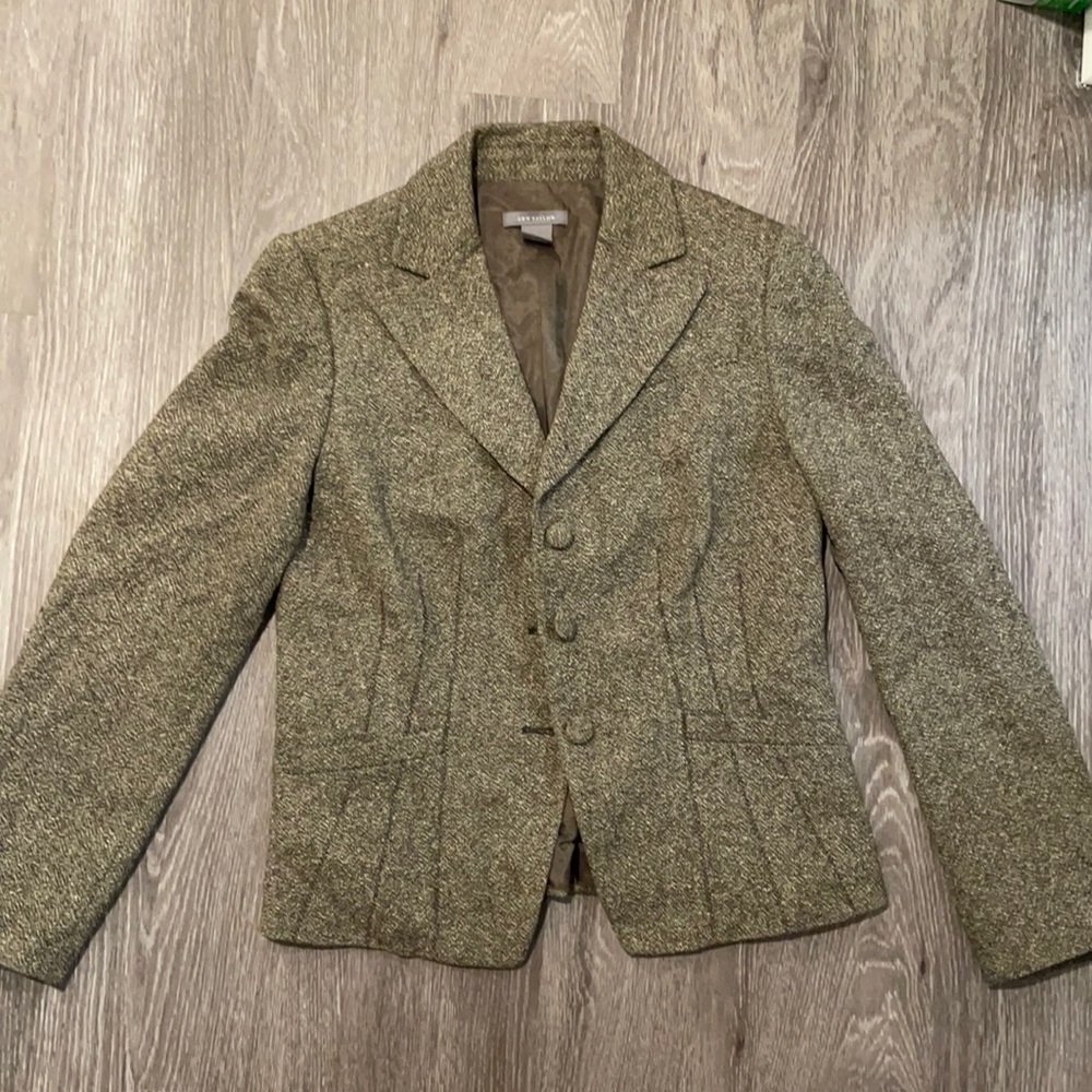 Ann Taylor fitted suit jacket